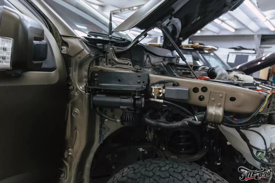 Установили пневмосигнал Тифон Т-37 и дополнительное освещение на Ford Raptor R